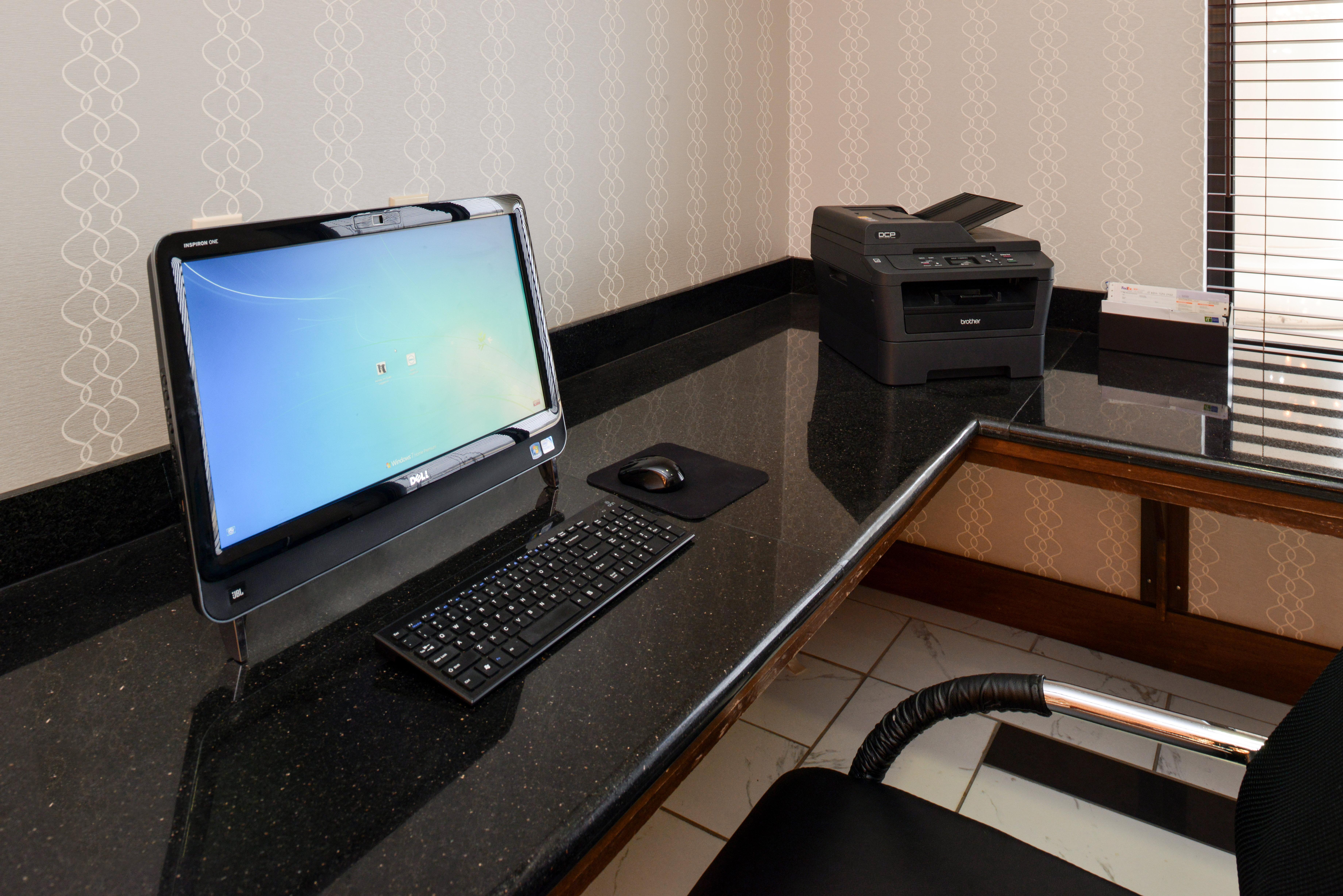 Holiday Inn Express & Suites Greenfield By Ihg Exterior foto