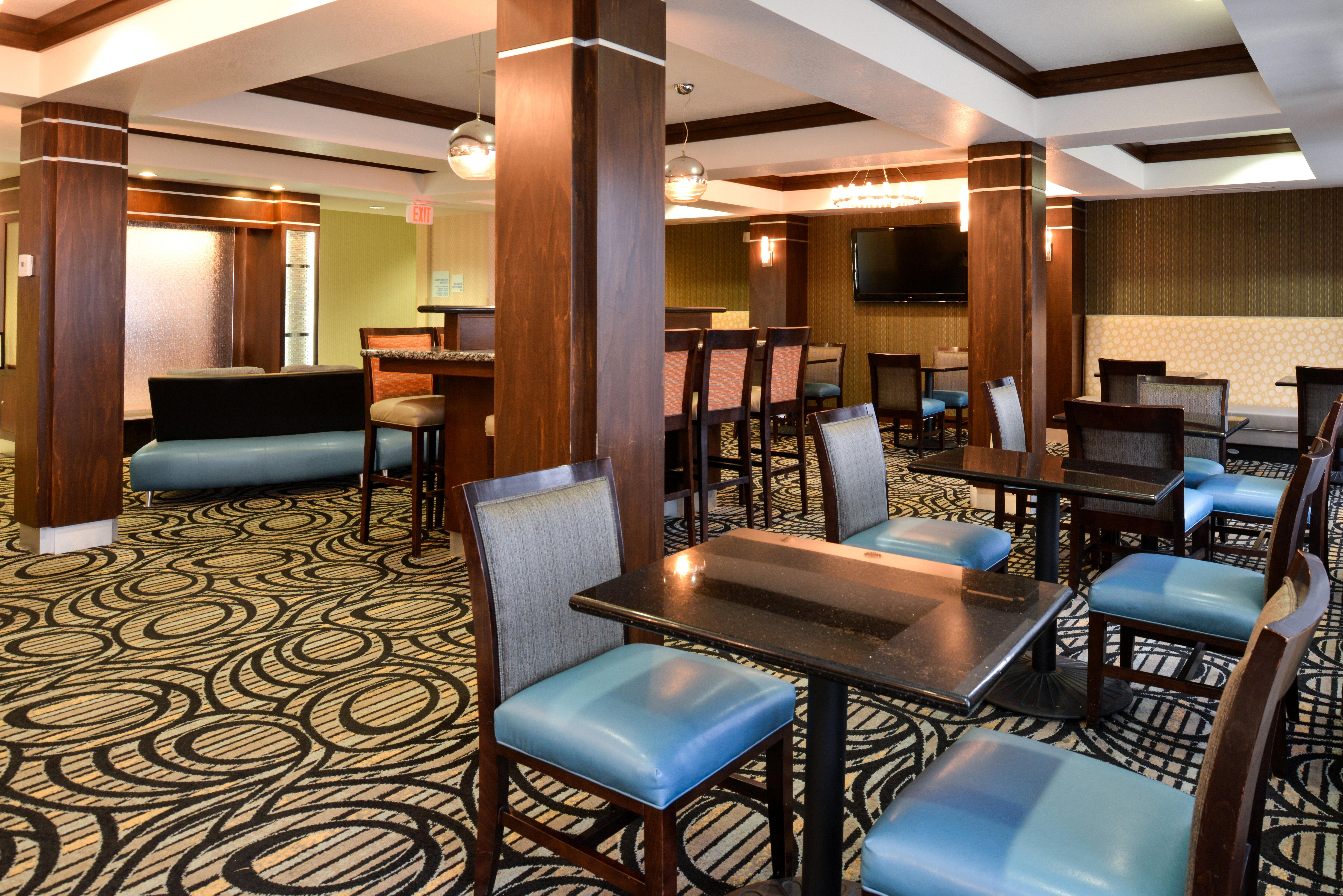 Holiday Inn Express & Suites Greenfield By Ihg Exterior foto