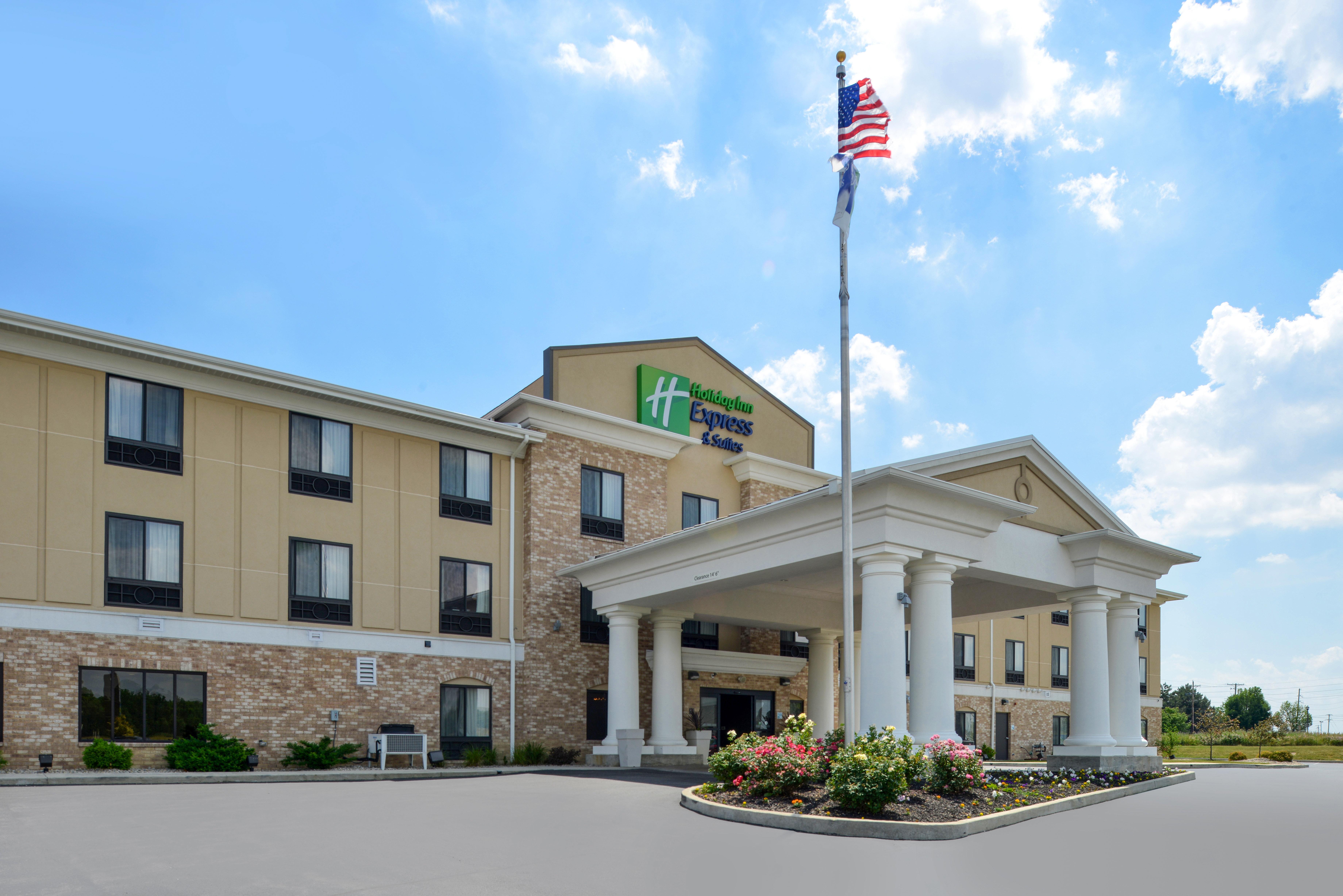 Holiday Inn Express & Suites Greenfield By Ihg Exterior foto