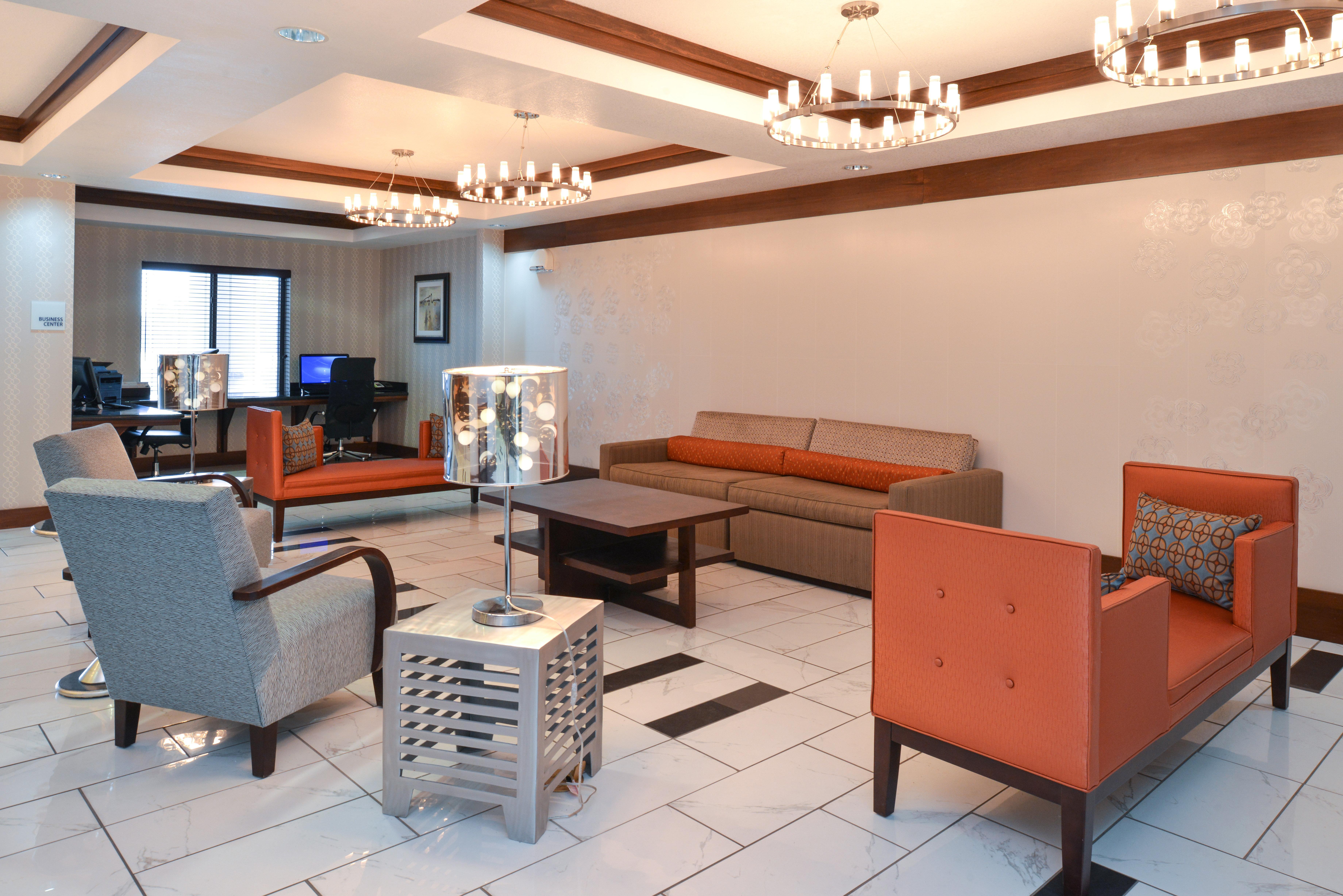 Holiday Inn Express & Suites Greenfield By Ihg Exterior foto