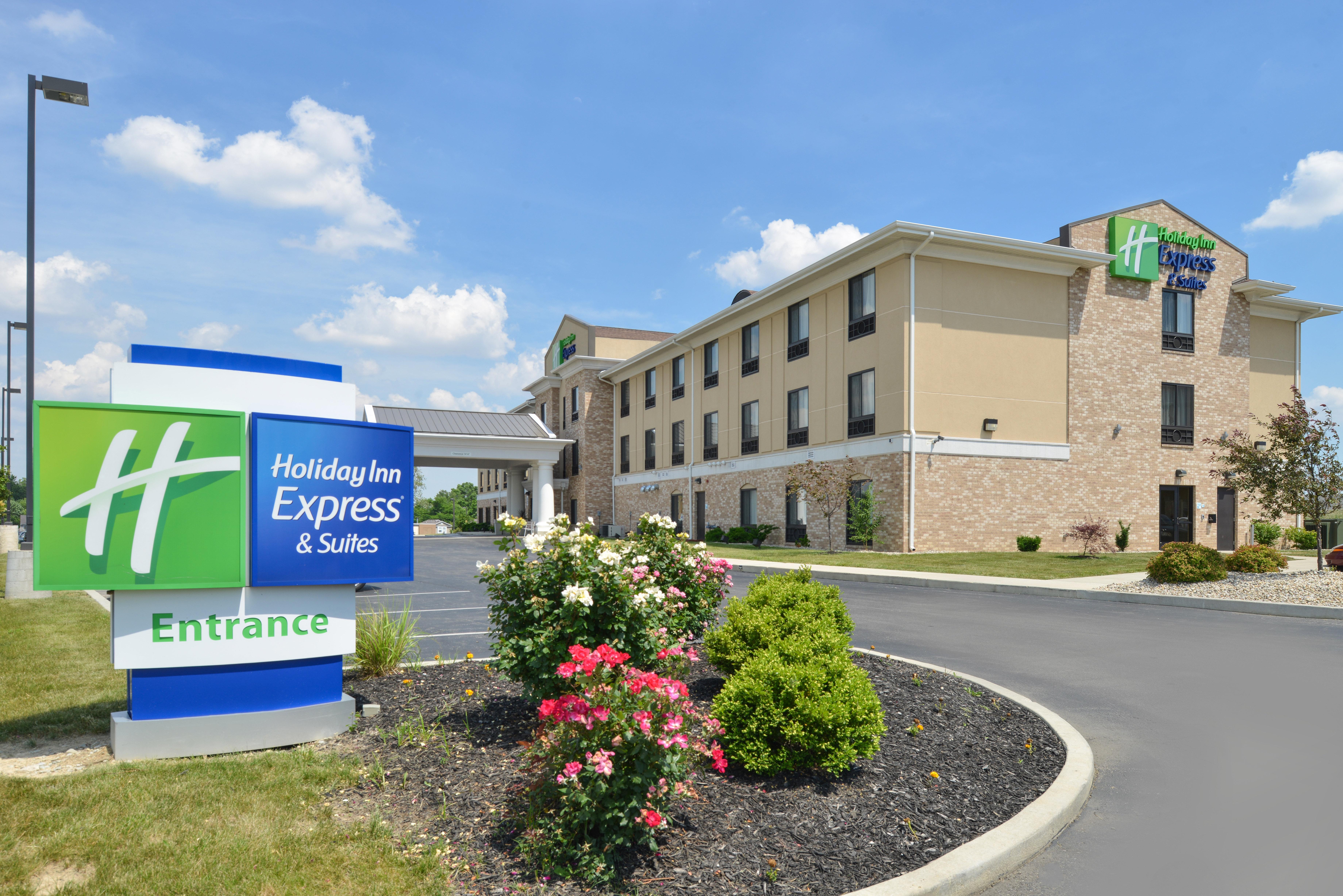 Holiday Inn Express & Suites Greenfield By Ihg Exterior foto