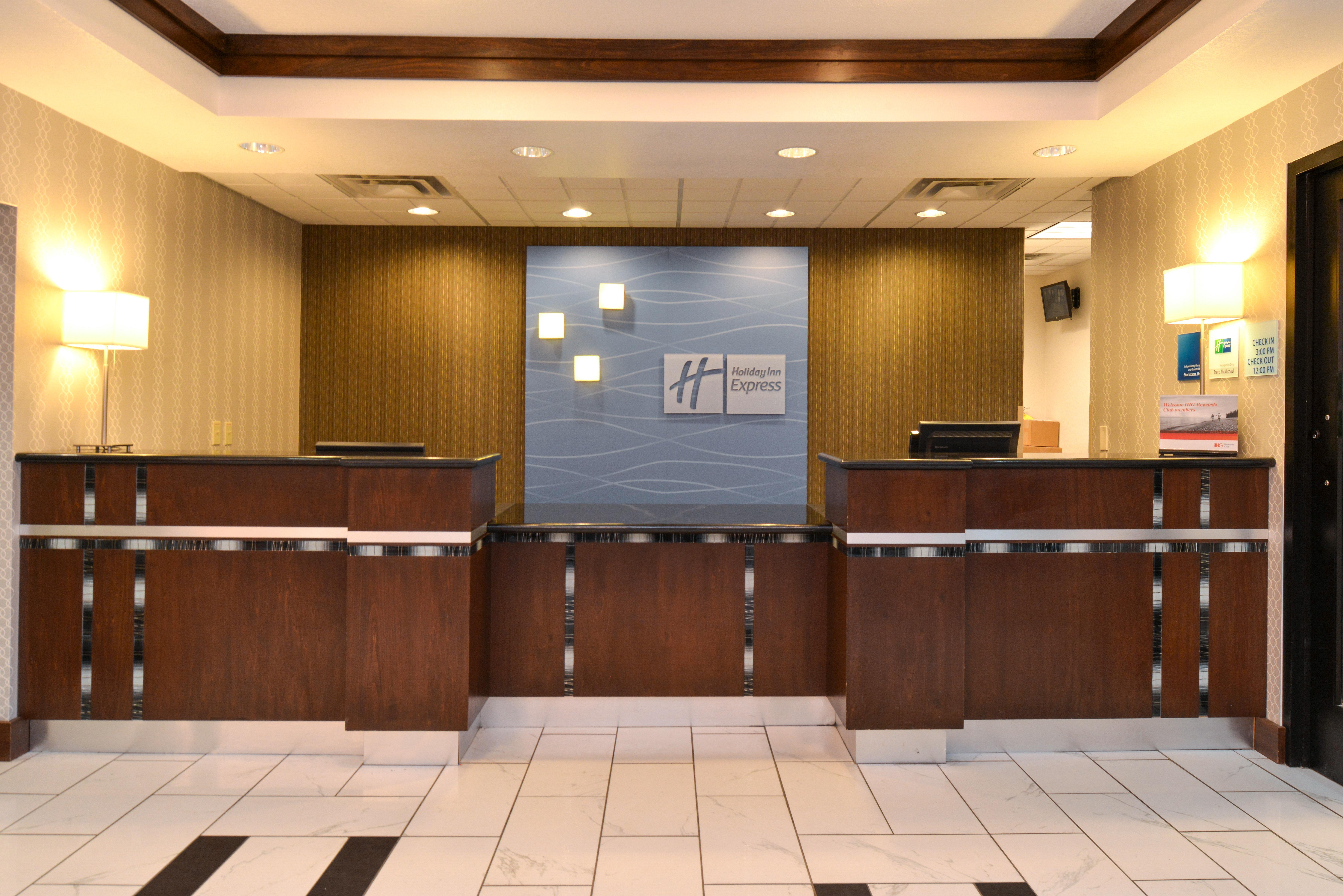 Holiday Inn Express & Suites Greenfield By Ihg Exterior foto