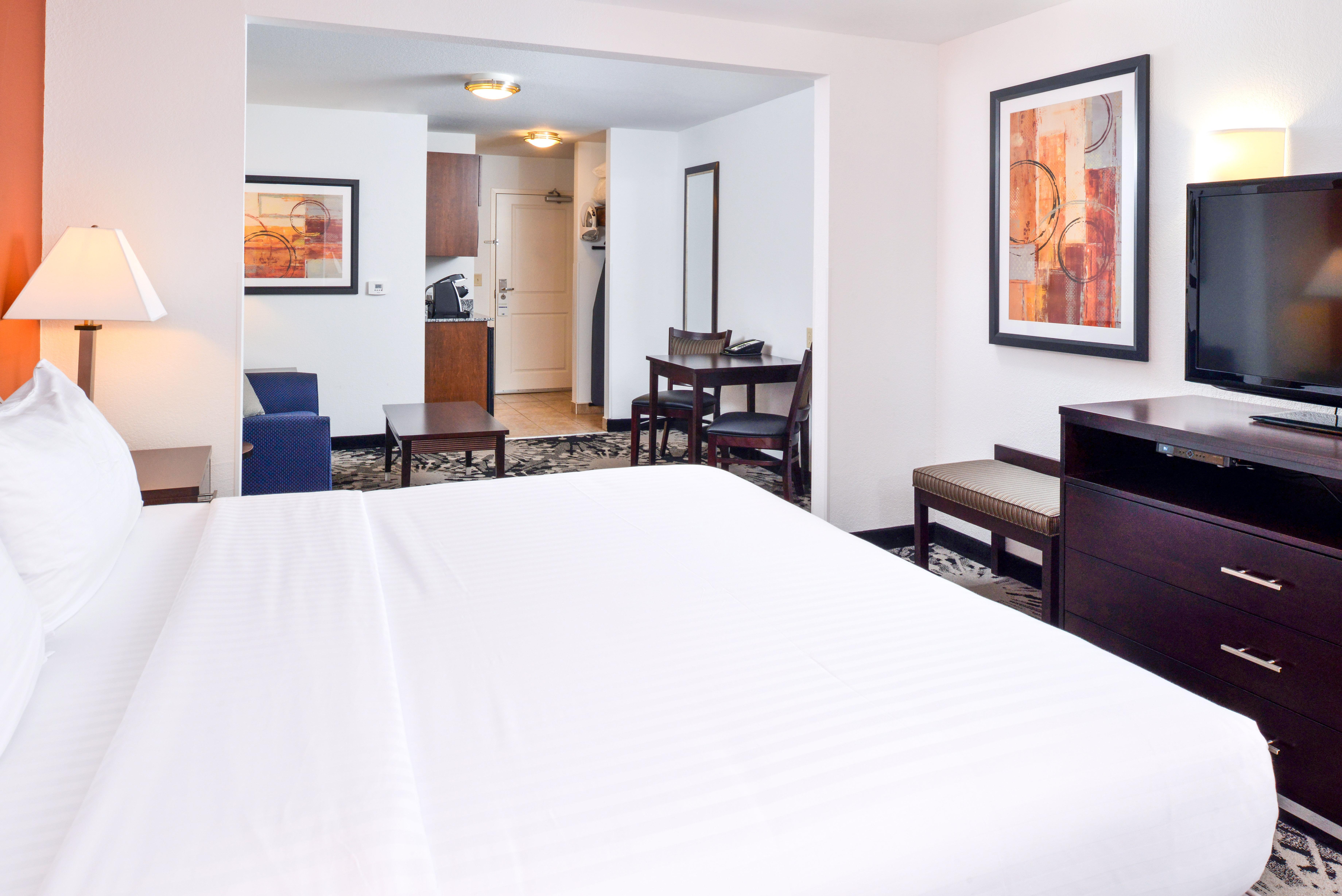 Holiday Inn Express & Suites Greenfield By Ihg Exterior foto