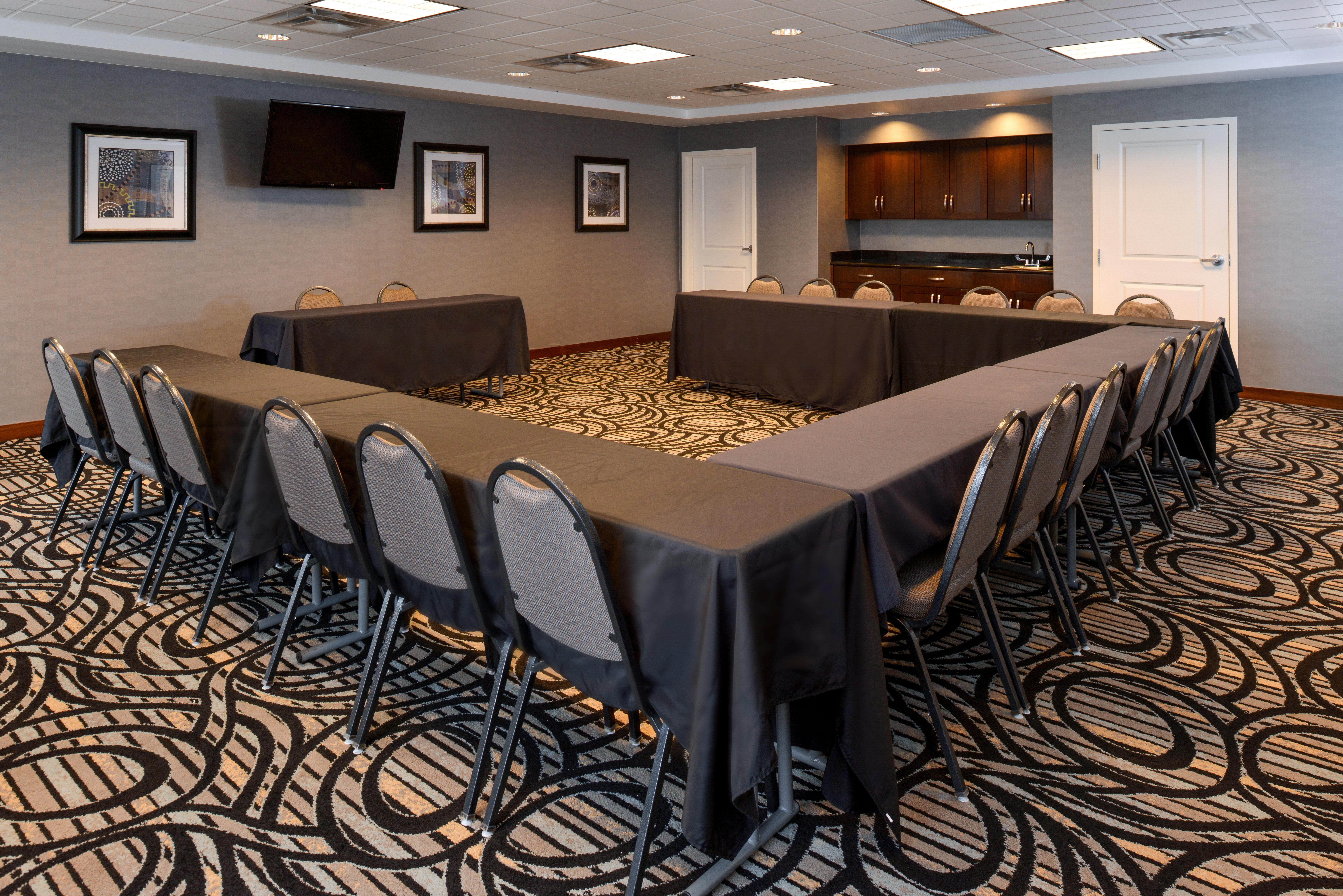Holiday Inn Express & Suites Greenfield By Ihg Exterior foto