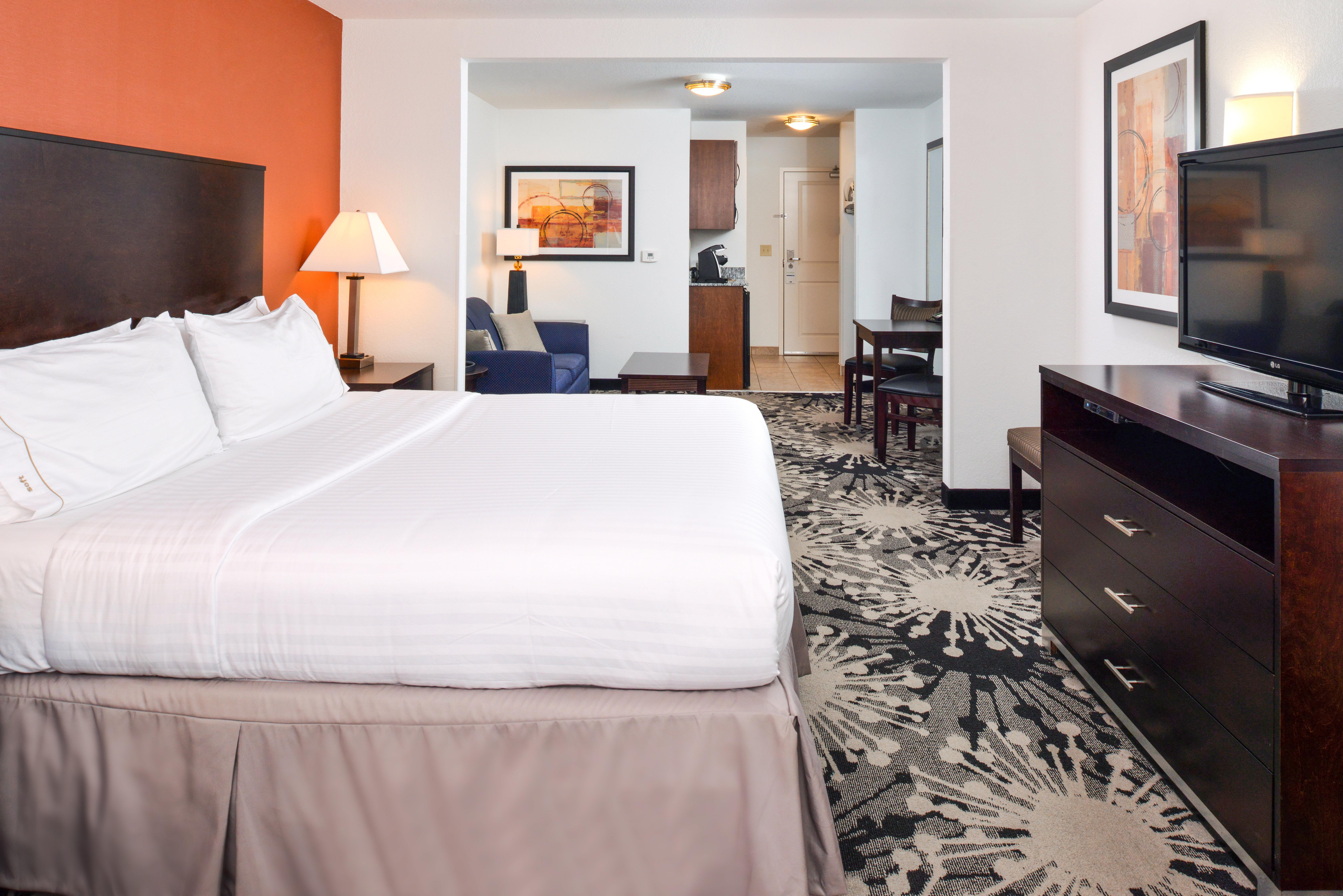 Holiday Inn Express & Suites Greenfield By Ihg Exterior foto
