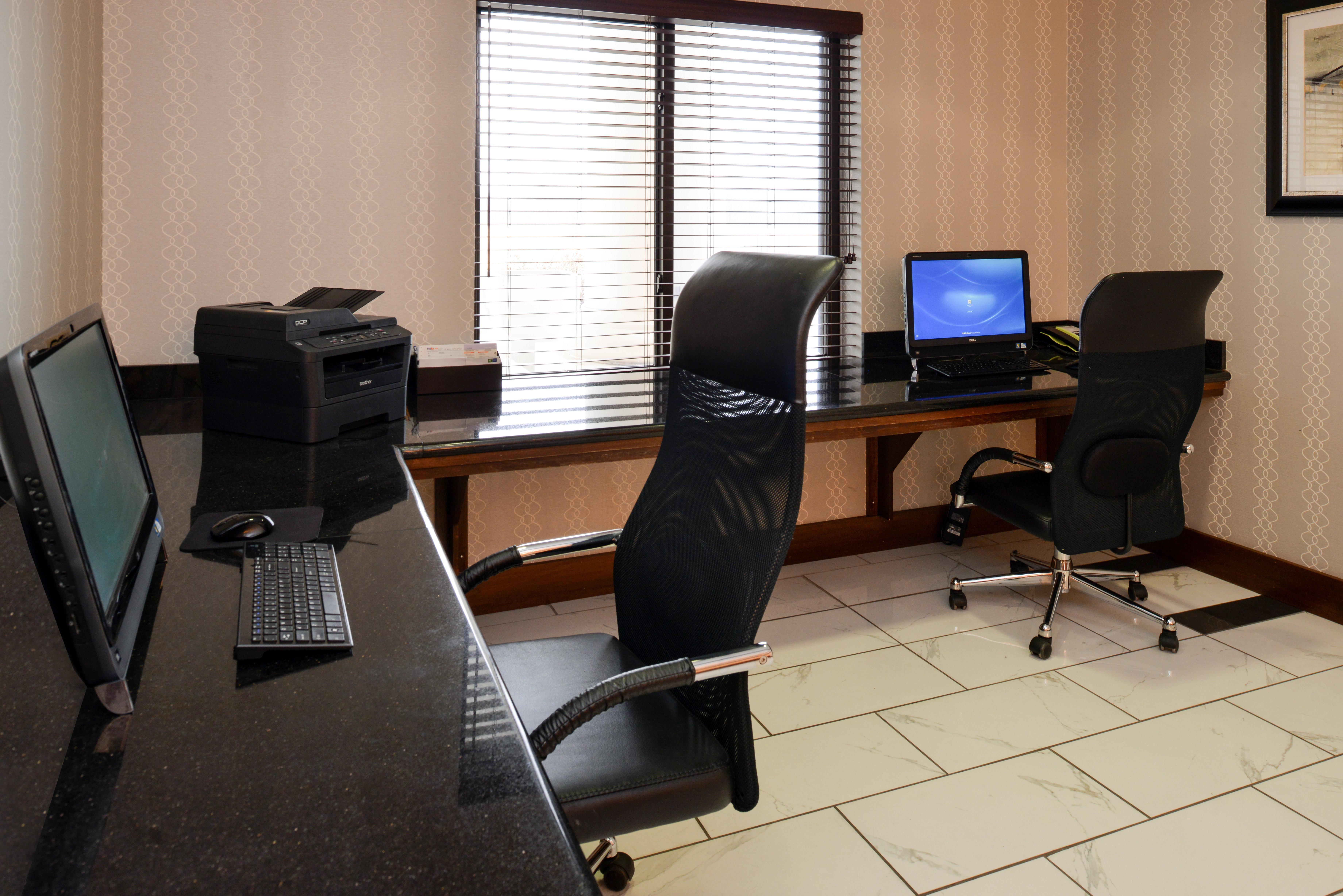 Holiday Inn Express & Suites Greenfield By Ihg Exterior foto