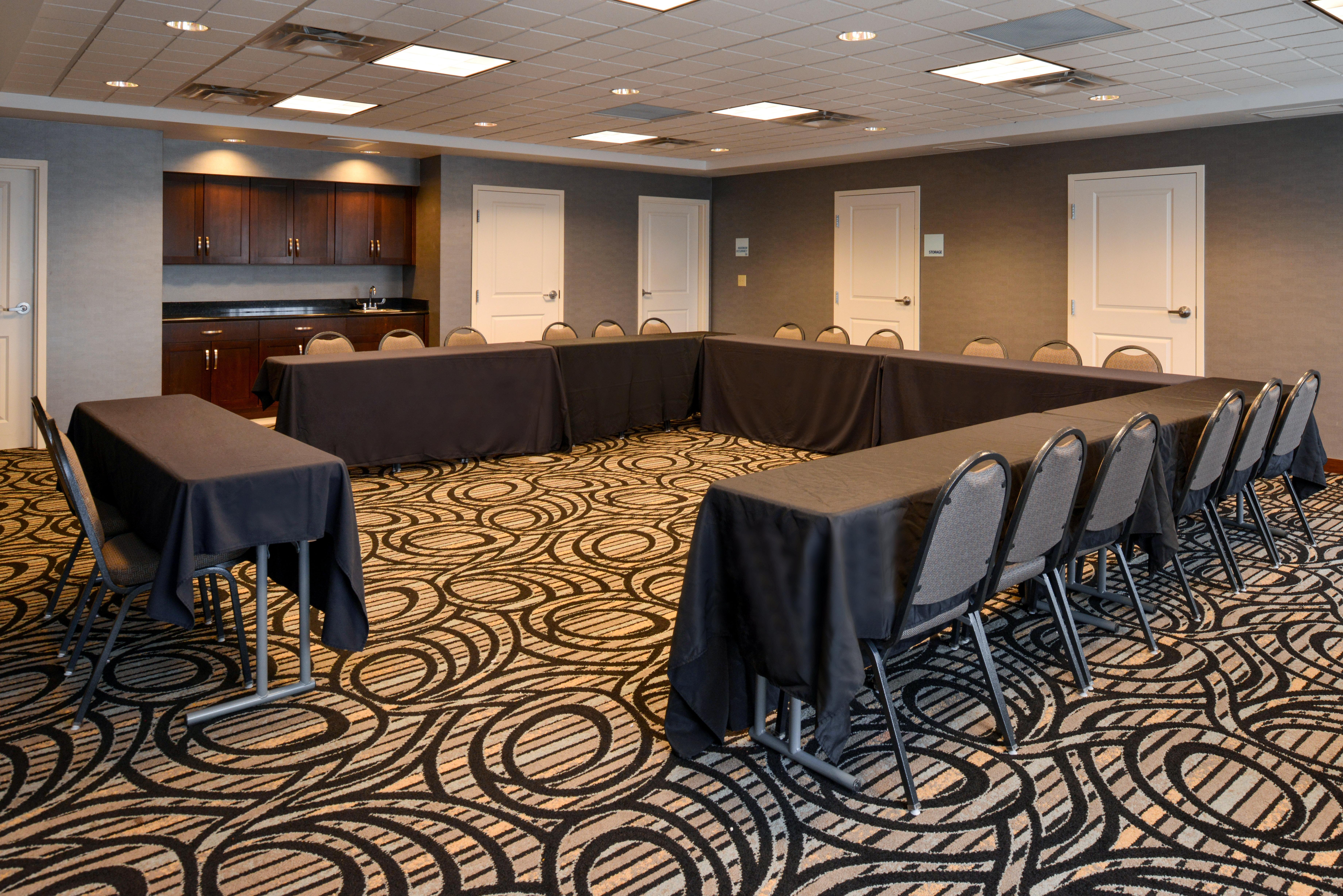 Holiday Inn Express & Suites Greenfield By Ihg Exterior foto