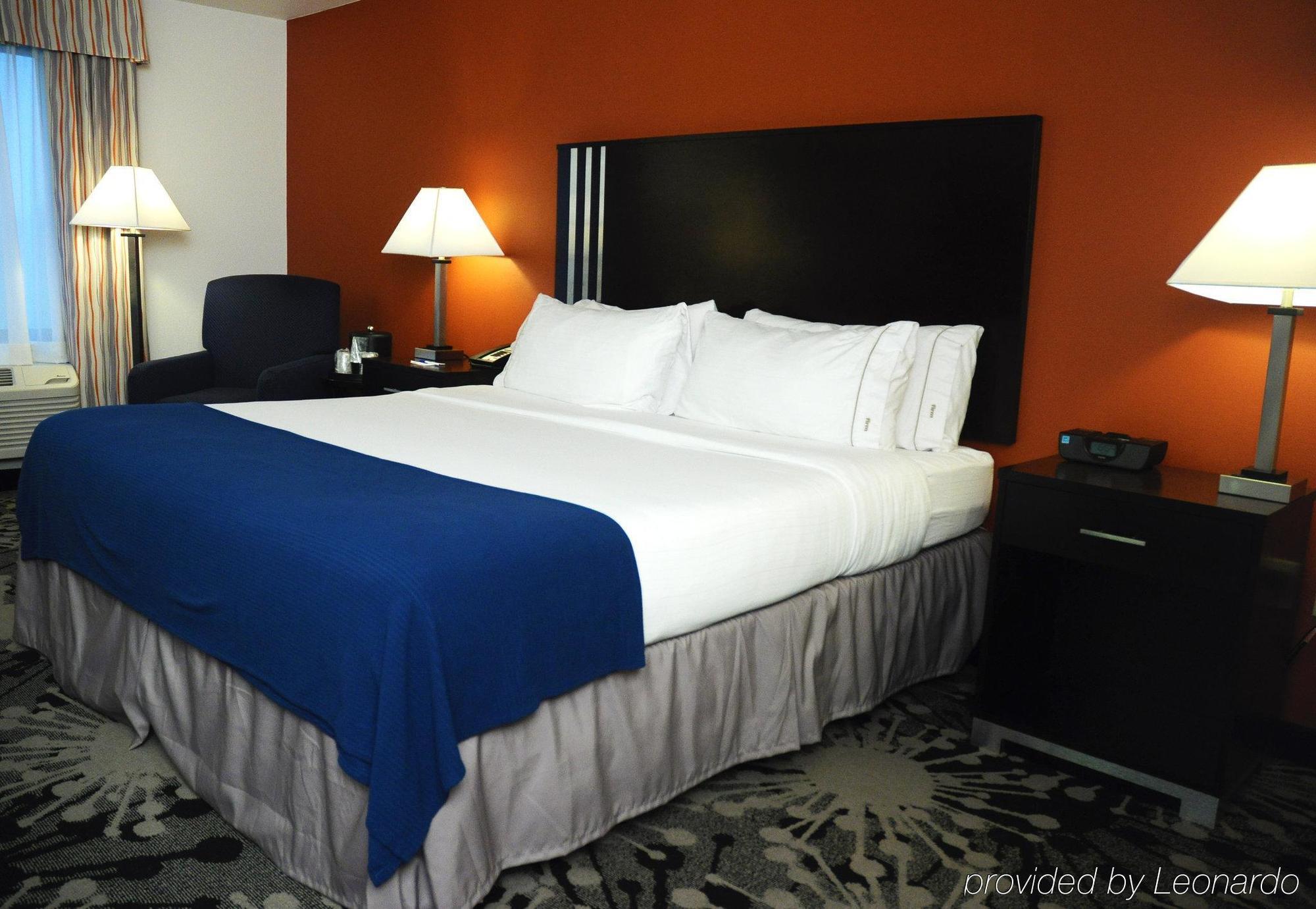 Holiday Inn Express & Suites Greenfield By Ihg Exterior foto