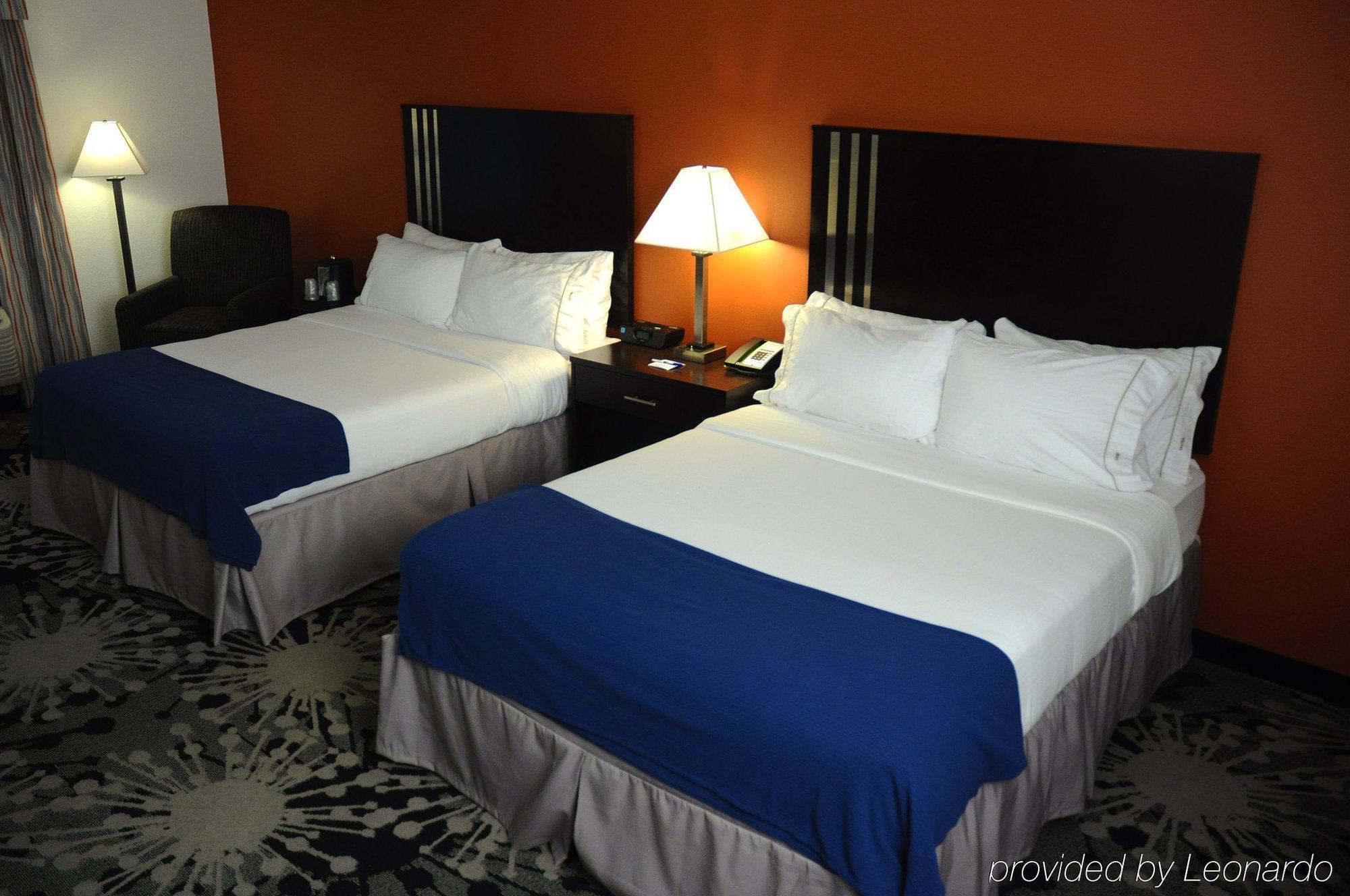 Holiday Inn Express & Suites Greenfield By Ihg Exterior foto