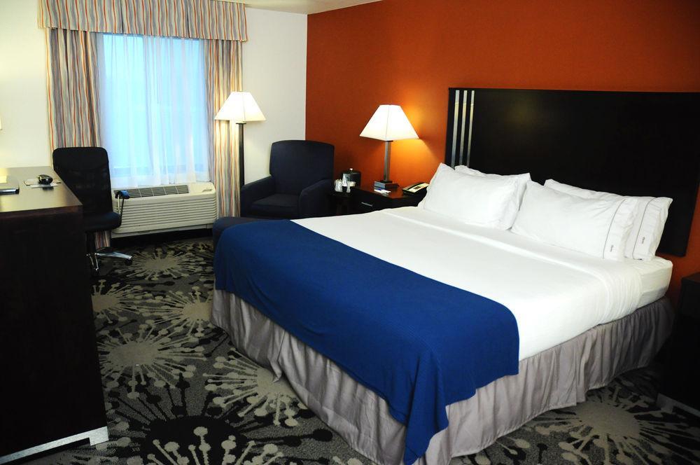 Holiday Inn Express & Suites Greenfield By Ihg Exterior foto