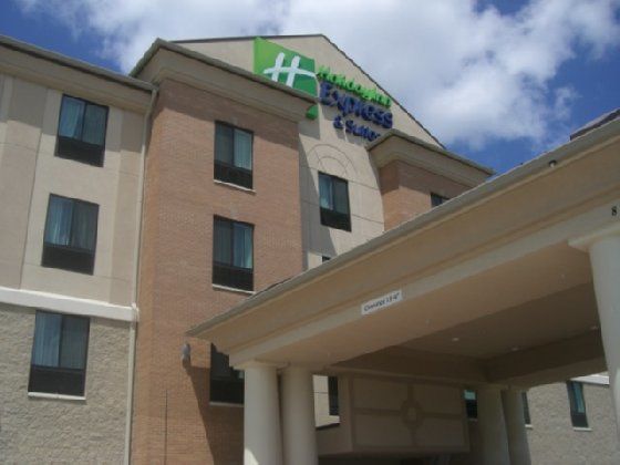 Holiday Inn Express & Suites Greenfield By Ihg Exterior foto